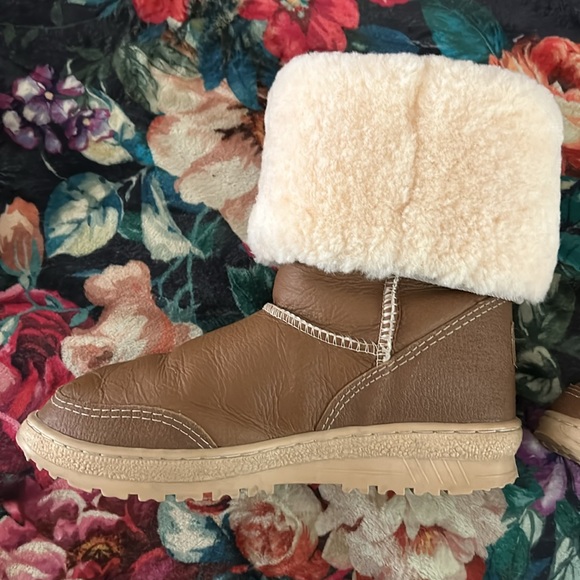 Australian Uggs brown leather. - Picture 3 of 7